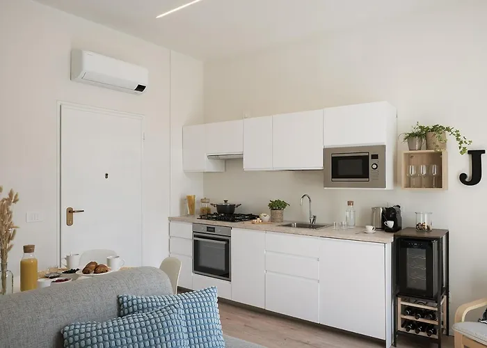 Exclusive Blue - Center - - Near Station * Como